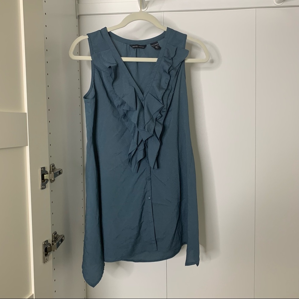 5/$25 Sale ☀️ NY&Co Ruffle Sleeveless Blouse